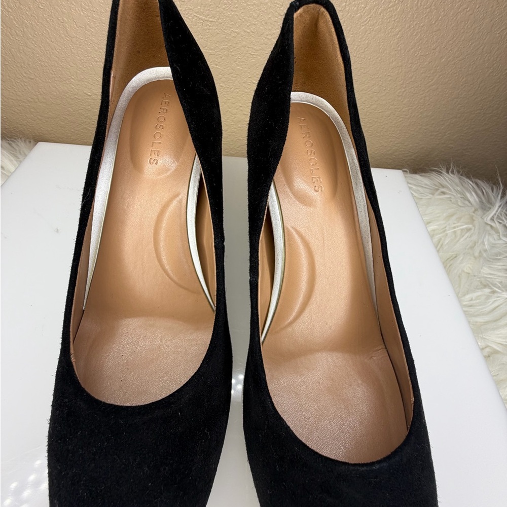 AEROSOLES Black Suede Round-Toe‎ Heels